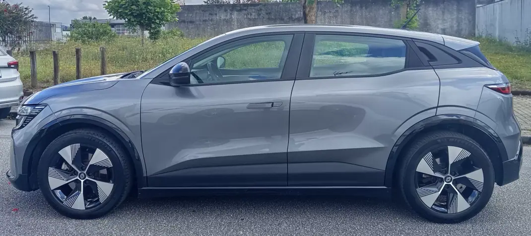 Renault Mégane E-Tech 2022 - 20490 EUR, 95500 km - AUTO.MOTO.pt - 95500km - foto 6 de 19