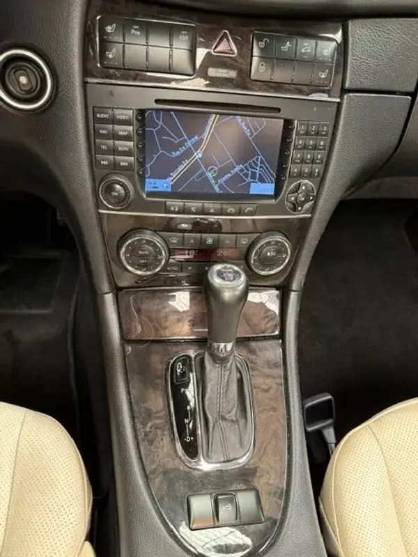 Mercedes-Benz CLK 320 2008 - 16950 EUR, 190000 km - AUTO.MOTO.pt - 190000km - foto 9 de 13