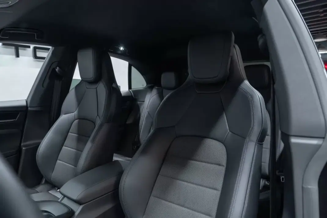 Porsche Macan 2025 - 89950 EUR, 8000 km - AUTO.MOTO.pt - 8000km - foto 28 de 57