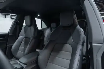 Porsche Macan 2025 - 89950 EUR, 8000 km - AUTO.MOTO.pt - 8000km - foto 28 de 57