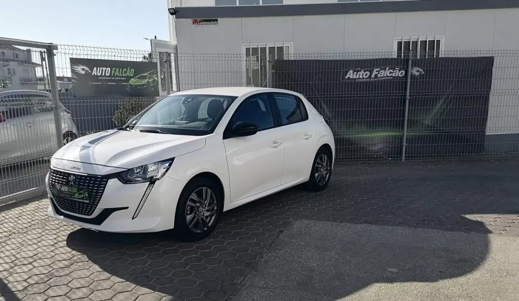 Peugeot 208 2022 - 14200 EUR, 68973 km - 68973km - foto 3 de 18