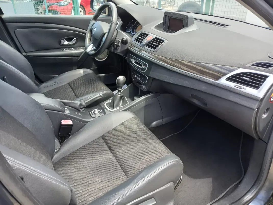 Renault Mégane Sport Tourer 2010 - 6350 EUR, 169329 km - AUTO.MOTO.pt - 169329km - foto 20 de 24
