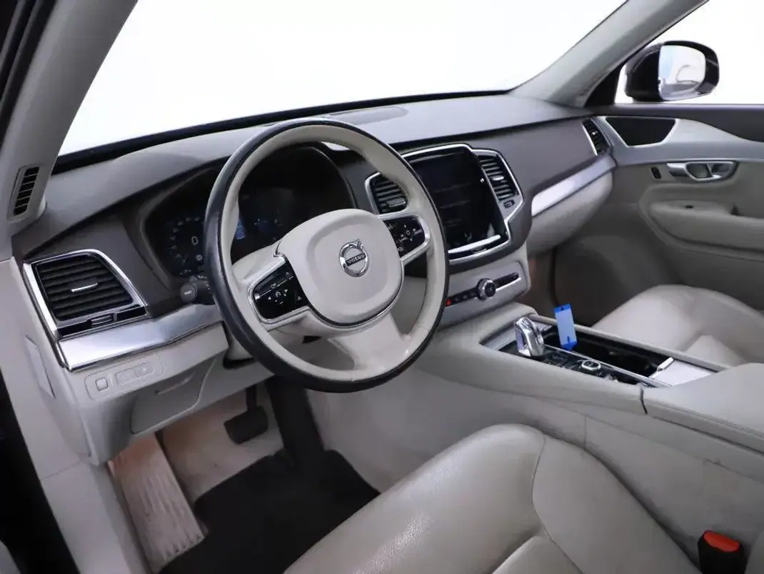 Volvo XC 90 2016 - 26790 EUR, 221486 km - AUTO.MOTO.pt - 221486km - foto 7 de 16