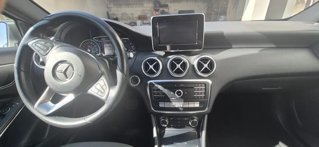 Mercedes-Benz A 180 2018 - 18500 EUR, 143000 km - 143000km - foto 7 de 13