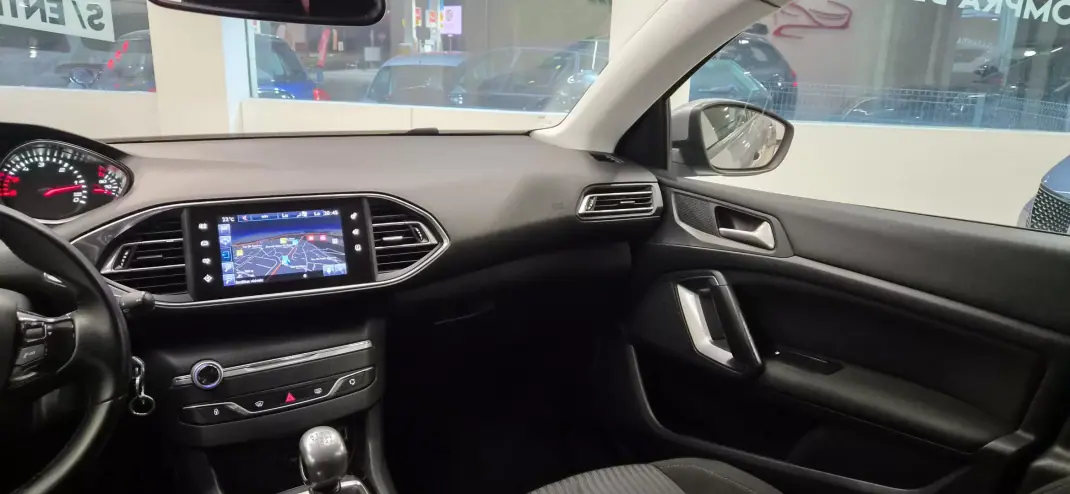 Peugeot 308 SW 2016 - 9490 EUR, 123000 km - AUTO.MOTO.pt - 123000km - foto 20 de 27