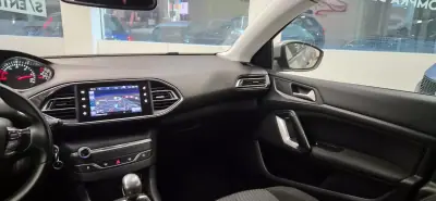 Peugeot 308 SW 2016 - 9490 EUR, 123000 km - AUTO.MOTO.pt - 123000km - foto 20 de 27