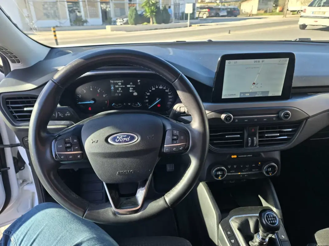 Ford Focus 2022 - 16950 EUR, 62238 km - AUTO.MOTO.pt - 62238km - foto 6 de 10