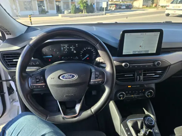 Ford Focus 2022 - 16950 EUR, 62238 km - AUTO.MOTO.pt - 62238km - foto 6 de 10