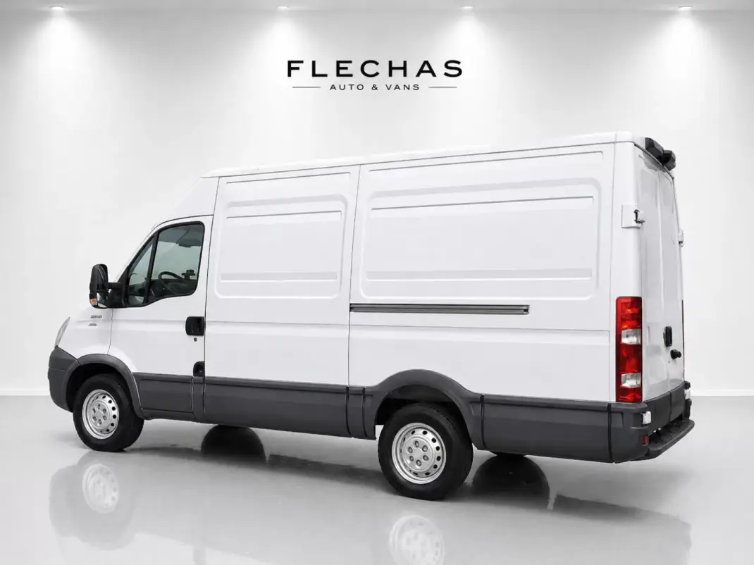 Iveco 2010 - 12500 EUR, 151000 km - AUTO.MOTO.pt - 151000km - foto 5 de 11