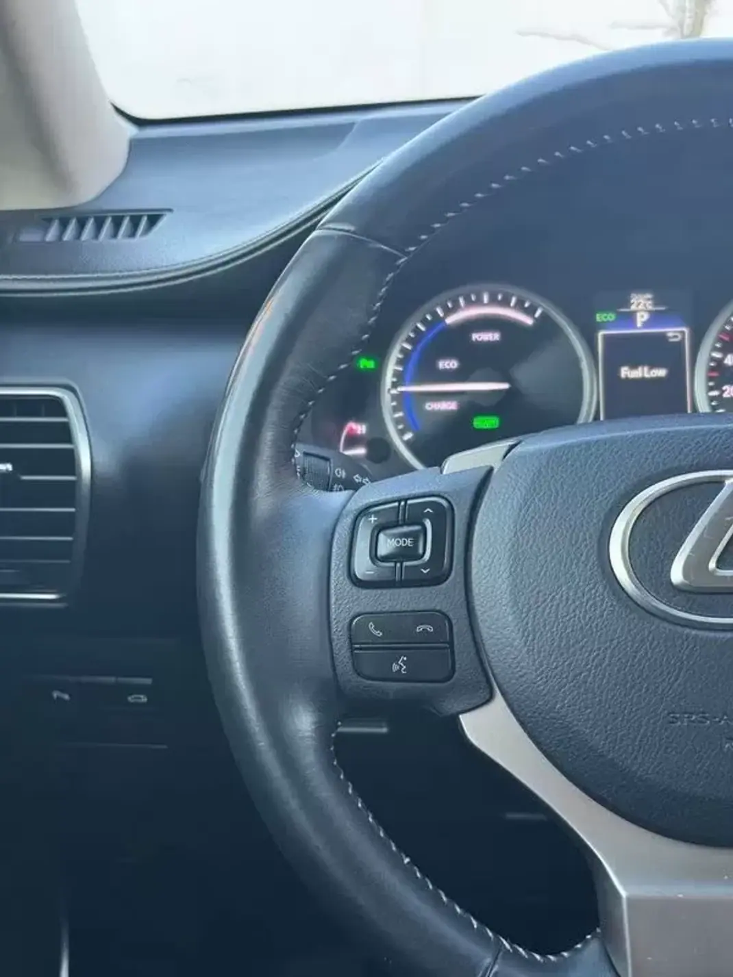 Lexus NX 300h 2014 - 22950 EUR, 66500 km - 66500km - foto 19 de 29
