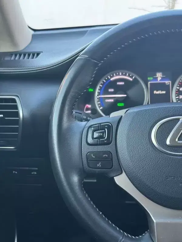 Lexus NX 300h 2014 - 23750 EUR, 66500 km - AUTO.MOTO.pt - 66500km - foto 19 de 29
