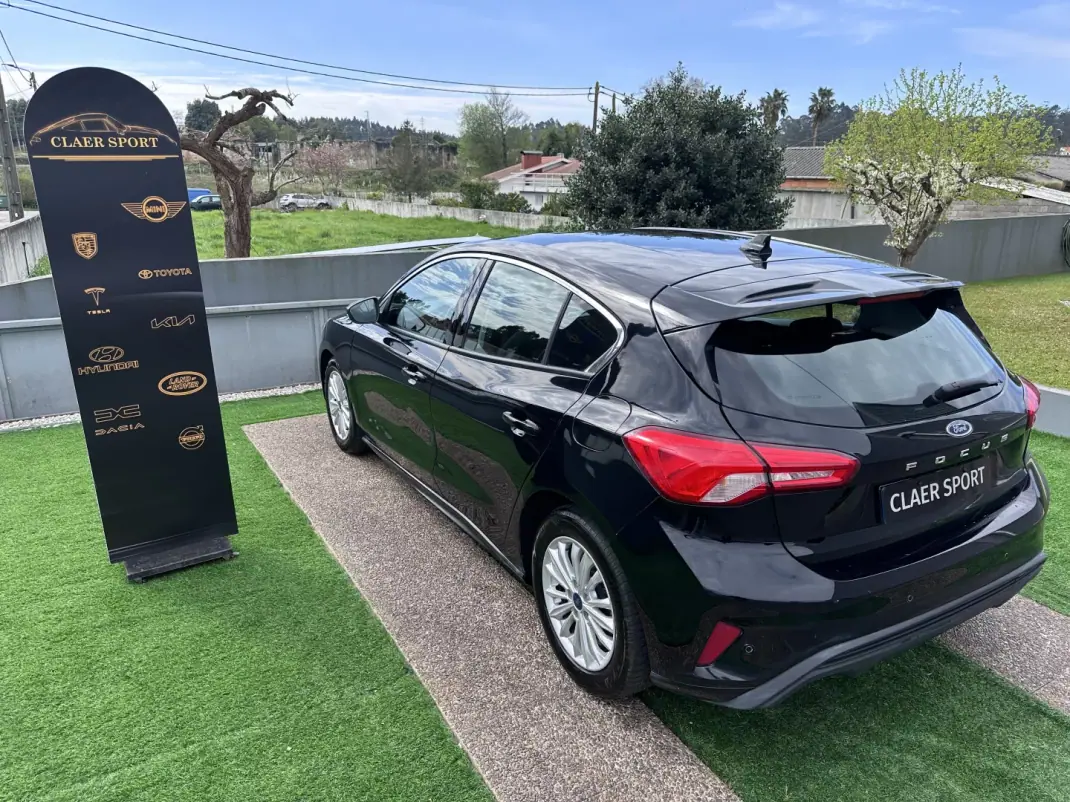 Ford Focus 2018 - 10900 EUR, 100000 km - AUTO.MOTO.pt - 100000km - foto 13 de 56