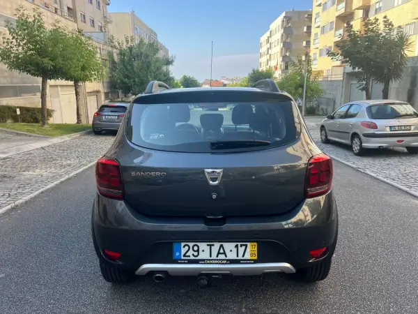Dacia Sandero 2017 - 8950 EUR, 158000 km - AUTO.MOTO.pt - 158000km - foto 4 de 15