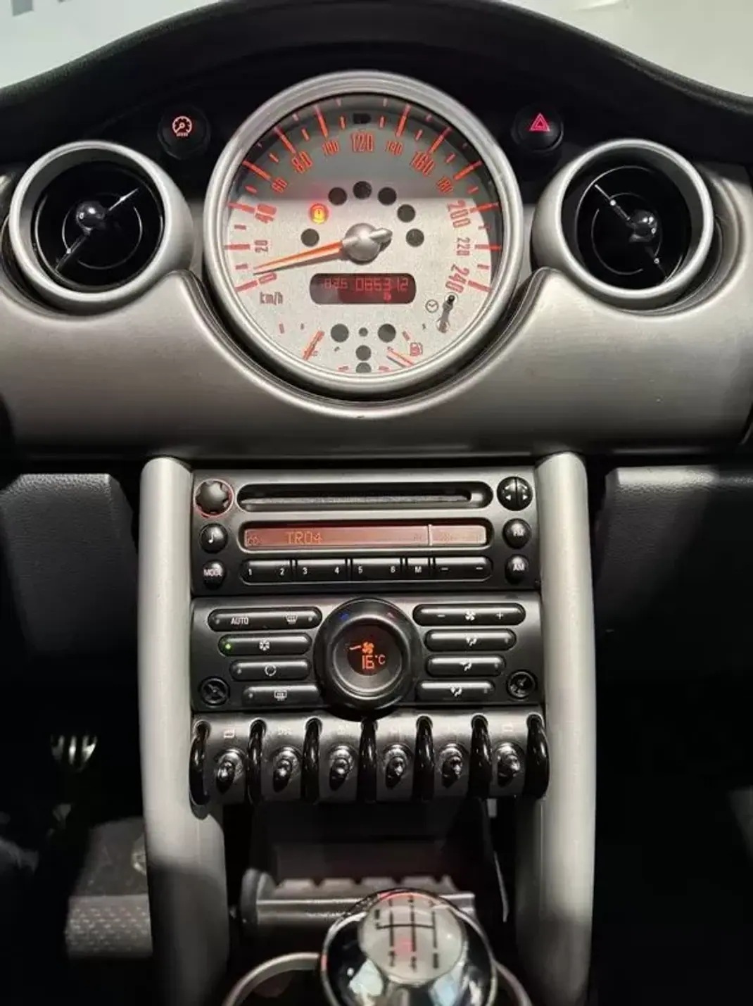 MINI 3 Portas 2005 - 11900 EUR, 85312 km - 85312km - foto 38 de 47