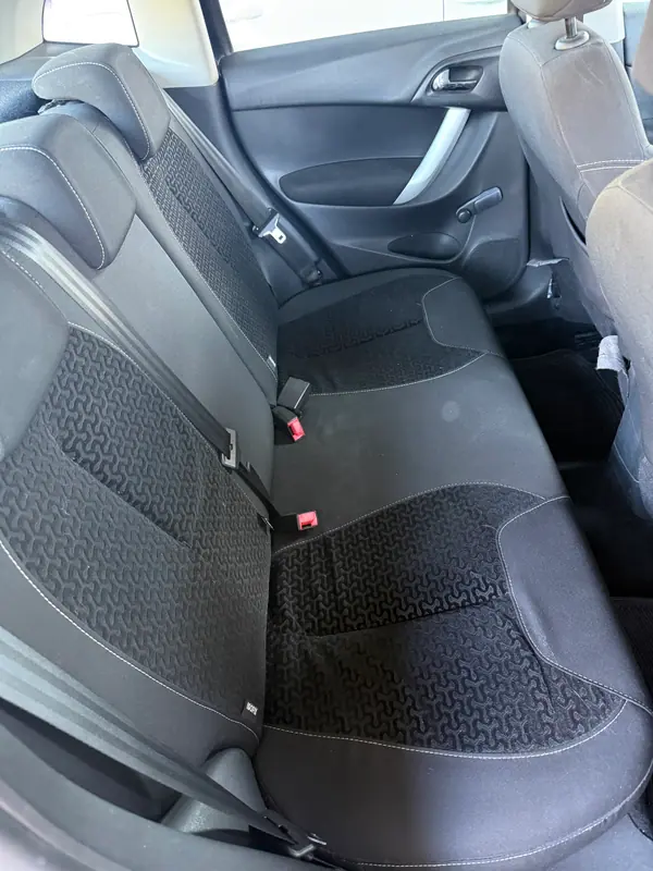 Citroën C3 2010 - 5600 EUR, 176020 km - AUTO.MOTO.pt - 176020km - foto 4 de 12