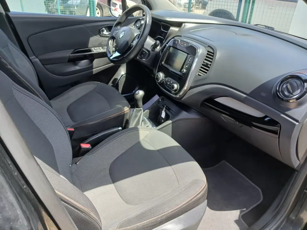 Renault Captur 2013 - 9950 EUR, 157174 km - AUTO.MOTO.pt - 157174km - foto 21 de 25