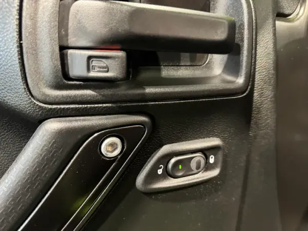 Jeep Wrangler 2019 - 65000 EUR, 19000 km - 19000km - foto 29 de 60