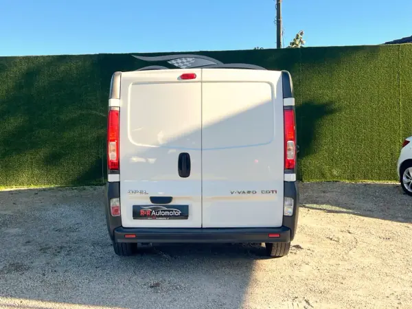 Opel Vivaro 2014 - 10990 EUR, 322000 km - 322000km - foto 6 de 21