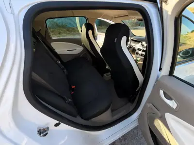 Renault Zoe 2019 - 9750 EUR, 120000 km - AUTO.MOTO.pt - 120000km - foto 7 de 7