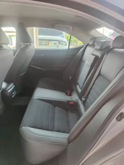 Lexus IS 300H 2013 - 19990 EUR, 170000 km - AUTO.MOTO.pt - 170000km - foto 14 de 38