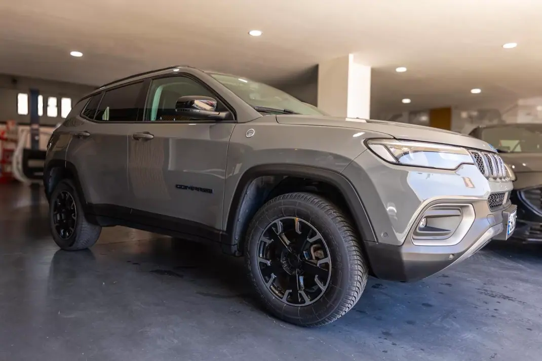Jeep Compass 2023 - 27500 EUR, 56704 km - AUTO.MOTO.pt - 56704km - foto 1 de 14