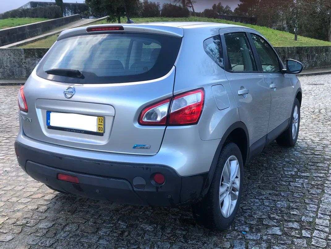 Nissan Qashqai 2012 - 7500 EUR, 253000 km - AUTO.MOTO.pt - 253000km - foto 4 de 10