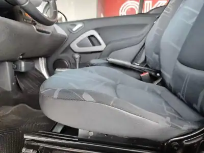 Smart Fortwo Cabrio 2009 - 5750 EUR, 141300 km - AUTO.MOTO.pt - 141300km - foto 20 de 30