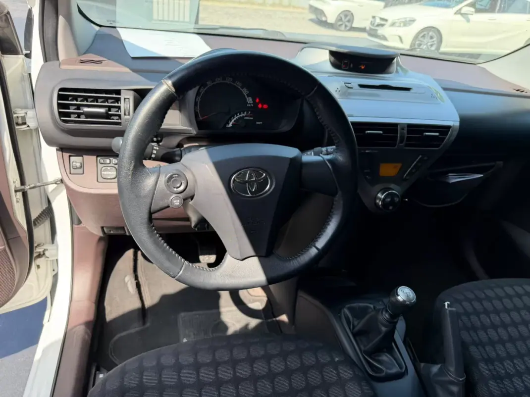 Toyota iQ 2009 - 7750 EUR, 148000 km - 148000km - foto 6 de 8