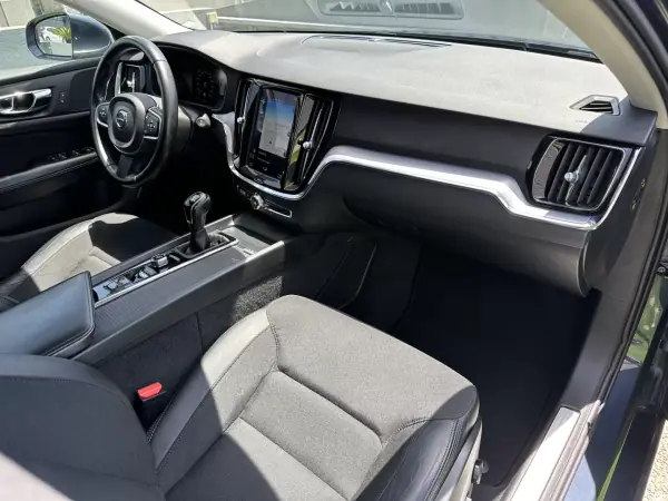 Volvo V60 2020 - 20900 EUR, 100000 km - AUTO.MOTO.pt - 100000km - foto 49 de 59