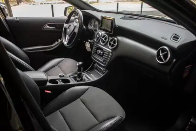 Mercedes-Benz A 180 2015 - 11490 EUR, 217196 km - AUTO.MOTO.pt - 217196km - foto 22 de 35