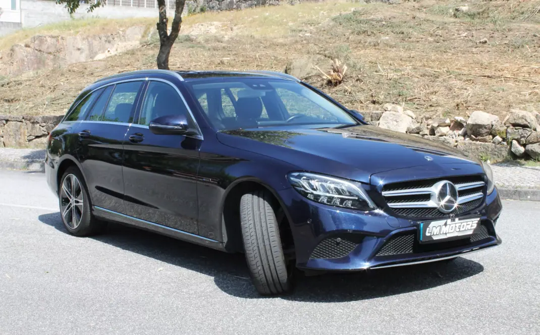 Mercedes-Benz C 300 2020 - 28990 EUR, 128000 km - AUTO.MOTO.pt - 128000km - foto 4 de 36