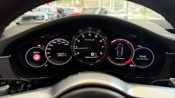 Porsche Panamera 2018 - 79990 EUR, 140973 km - AUTO.MOTO.pt - 140973km - foto 20 de 36