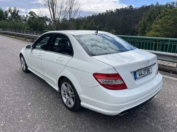Mercedes-Benz C 250 2010 - 14950 EUR, 140152 km - AUTO.MOTO.pt - 140152km - foto 5 de 8
