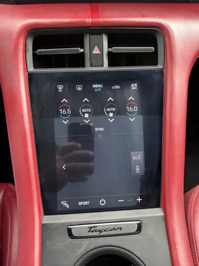 Porsche Taycan 2020 - 49900 EUR, 100000 km - AUTO.MOTO.pt - 100000km - foto 40 de 61