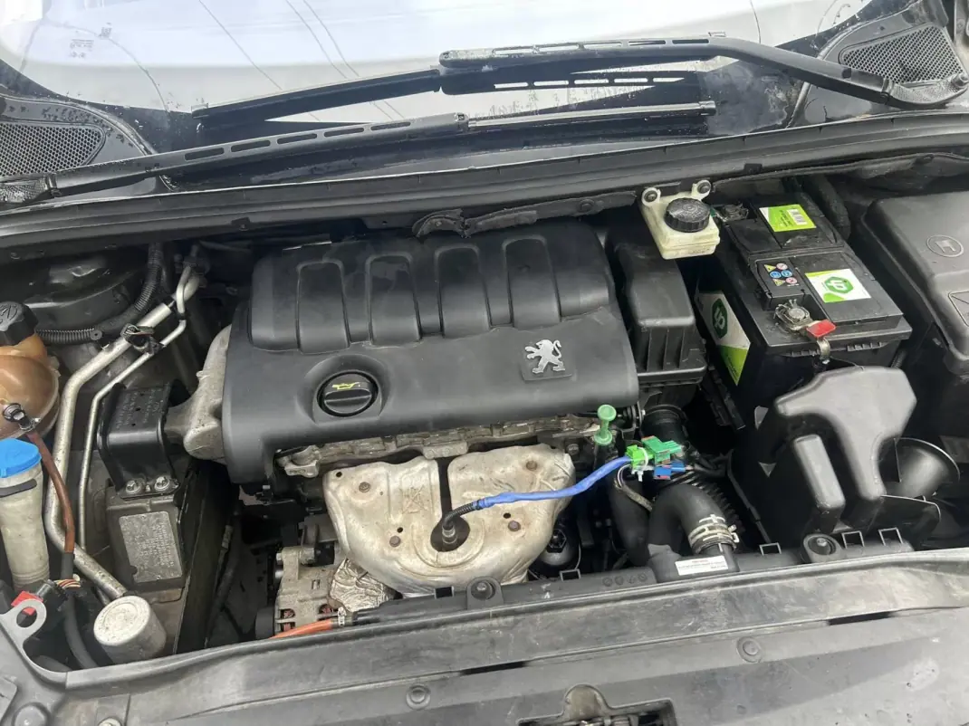 Peugeot 307 2006 - 3750 EUR, 278000 km - AUTO.MOTO.pt - 278000km - foto 9 de 9