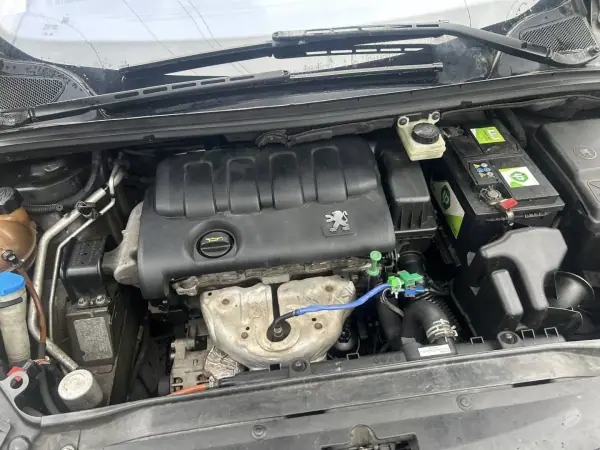 Peugeot 307 2006 - 3750 EUR, 278000 km - AUTO.MOTO.pt - 278000km - foto 9 de 9