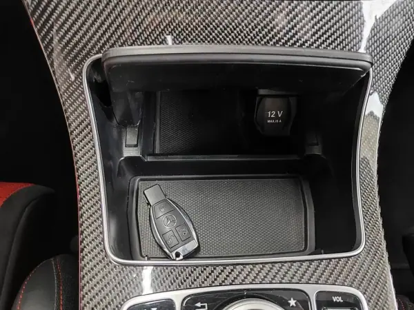 Mercedes-Benz C 63 AMG 2015 - 59500 EUR, 60000 km - AUTO.MOTO.pt - 60000km - foto 36 de 51