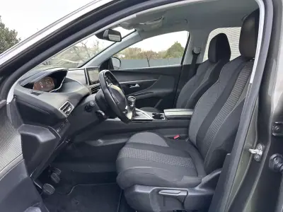 Peugeot 3008 2019 - 13900 EUR, 180000 km - AUTO.MOTO.pt - 180000km - foto 17 de 45