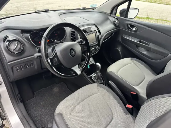 Renault Captur 2016 - 12990 EUR, 143000 km - AUTO.MOTO.pt - 143000km - foto 10 de 15