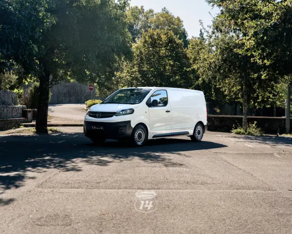 Opel Vivaro 2021 — foto 3 de 46