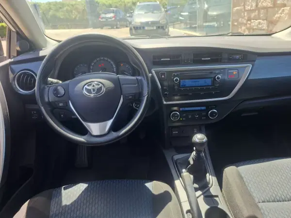 Toyota Auris Touring Sports 2014 - 9920 EUR, 222597 km - AUTO.MOTO.pt - 222597km - foto 6 de 14