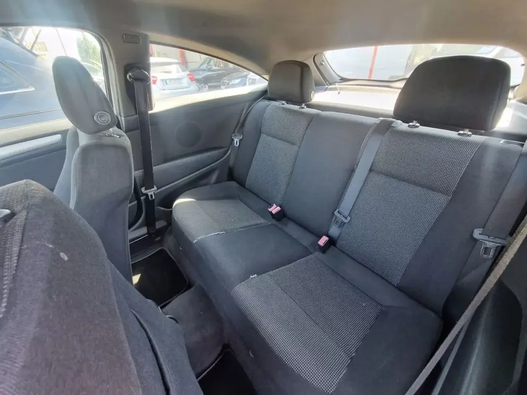 Opel Astra GTC 2006 - 6500 EUR, 175000 km - AUTO.MOTO.pt - 175000km - foto 8 de 9