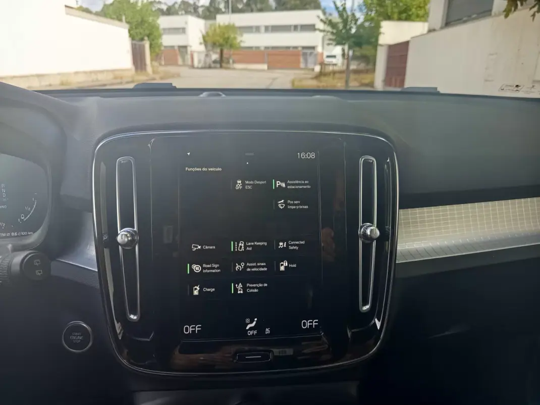 Volvo XC 40 2020 - 26990 EUR, 79100 km - 79100km - foto 19 de 21