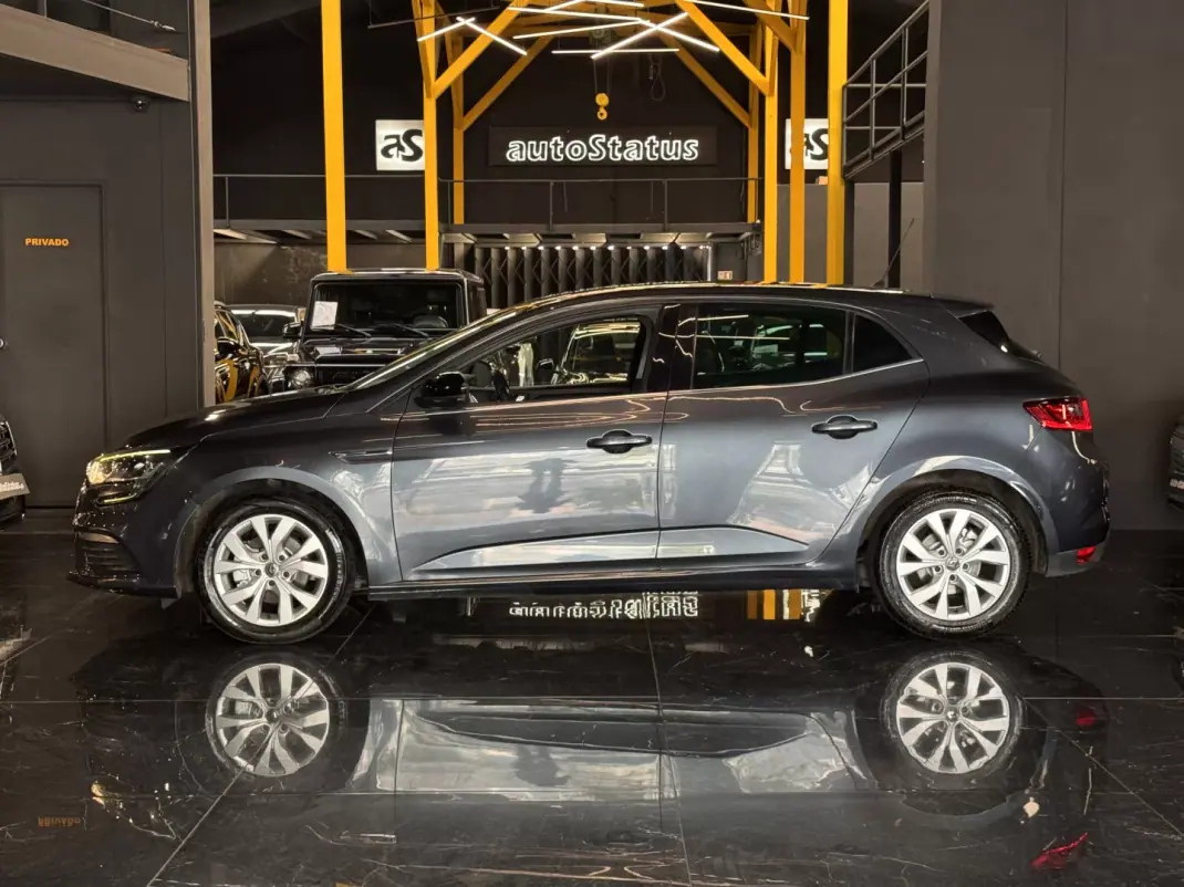 Renault Mégane 2020 - 12990 EUR, 196100 km - AUTO.MOTO.pt - 196100km - foto 6 de 23