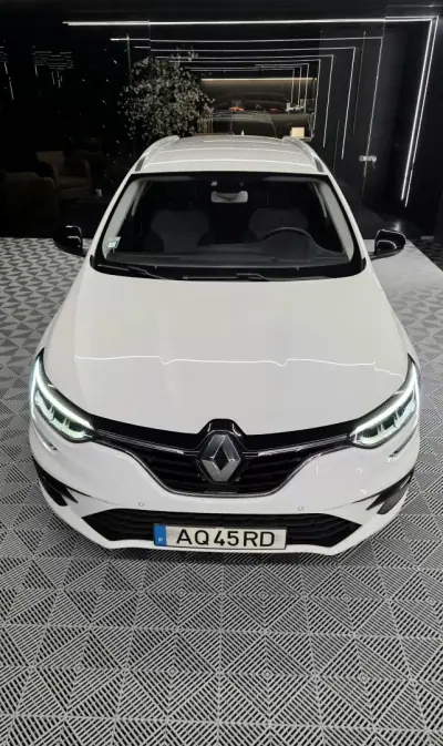 Renault Mégane Sport Tourer 2022 - 16750 EUR, 128121 km - AUTO.MOTO.pt - 128121km - foto 6 de 18
