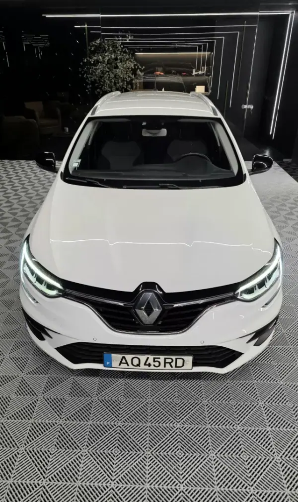 Renault Mégane Sport Tourer 2022 - 15750 EUR, 128121 km - AUTO.MOTO.pt - 128121km - foto 6 de 18