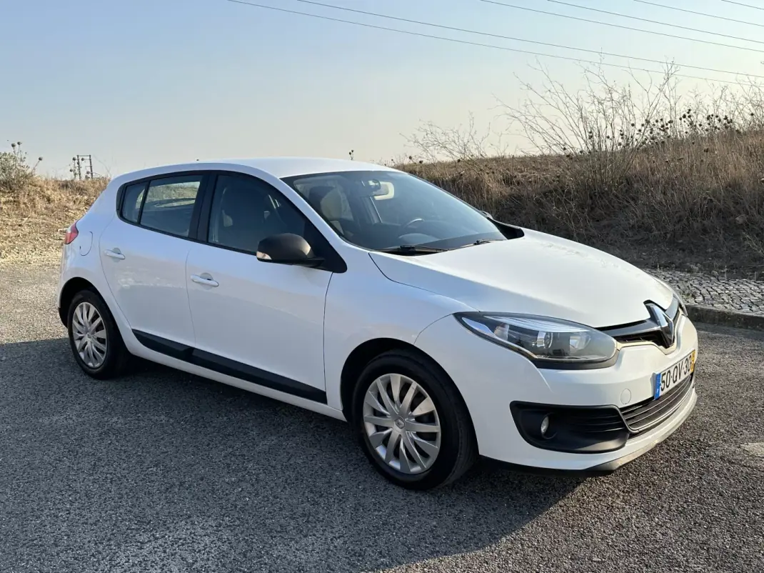 Renault Mégane 2014 - 5500 EUR, 270000 km - AUTO.MOTO.pt - 270000km - foto 1 de 12
