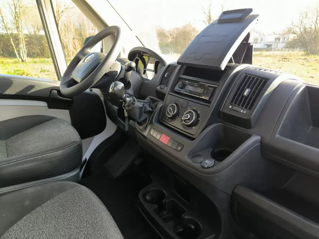 Fiat 2017 - 13500 EUR, 290000 km - AUTO.MOTO.pt - 290000km - foto 9 de 10