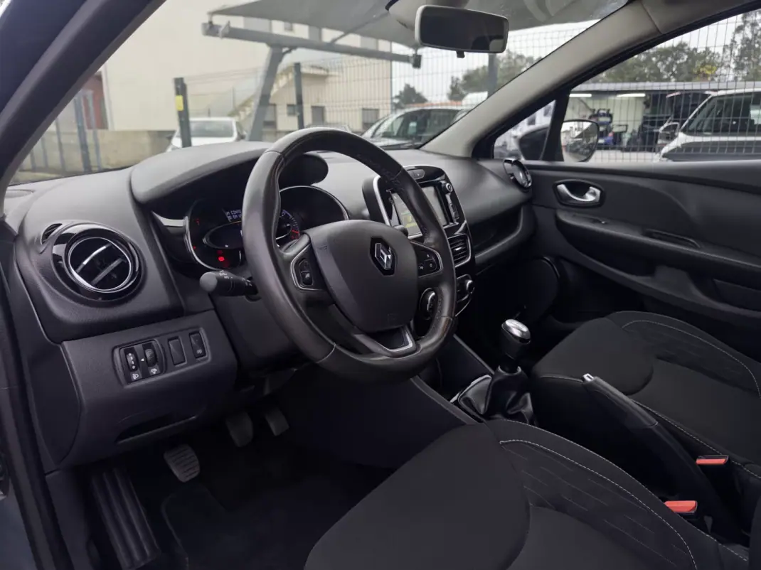 Renault Clio 2019 - 10990 EUR, 128000 km - AUTO.MOTO.pt - 128000km - foto 18 de 43