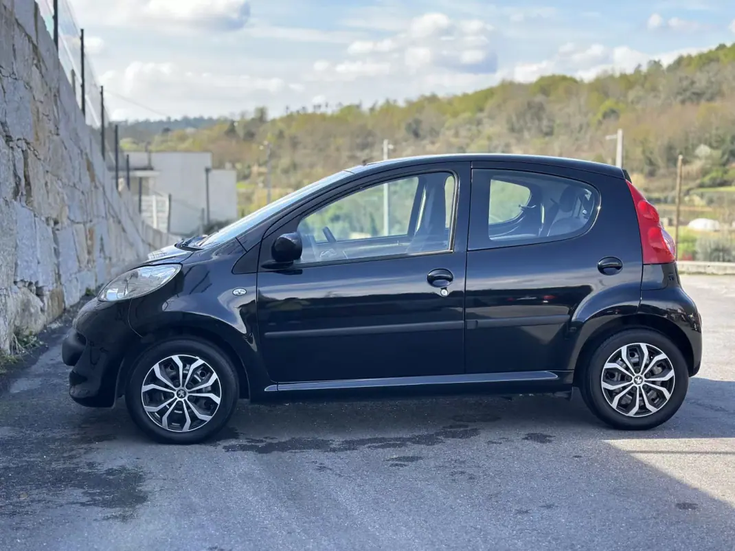 Peugeot 107 2007 - 5500 EUR, 104000 km - AUTO.MOTO.pt - 104000km - foto 3 de 45